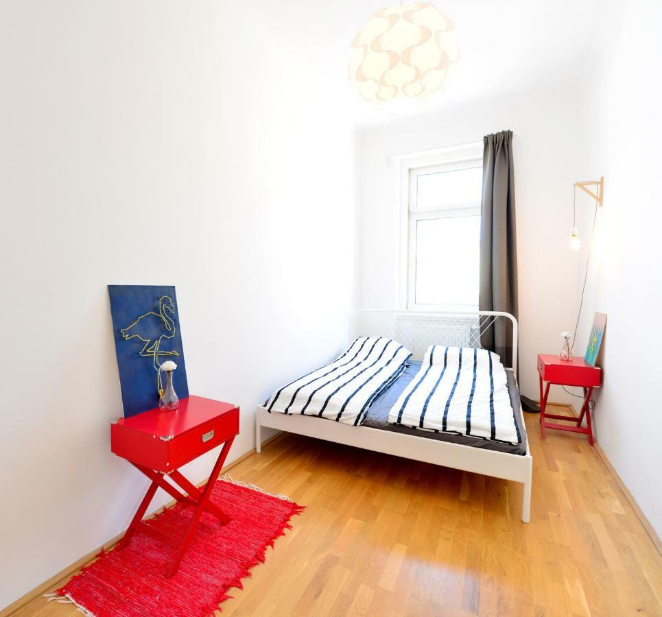 2 Bedrooms @ The U3 Subway Wenen Buitenkant foto